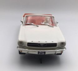 Scalextric 1/32, James Bond Ford Mustang - Goldfinger, C4404