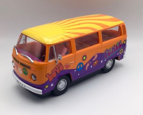 Carrera Evo. 1/32, VW Bus T2b, 'Peace and Love', 27759