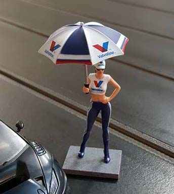 Sideways 1/32, Figur Promo Girl mit Sonnenschirm